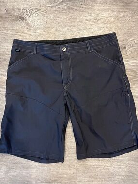 Kuhl Men's Black Flat-Front Outdoor Shorts Gray Size 40